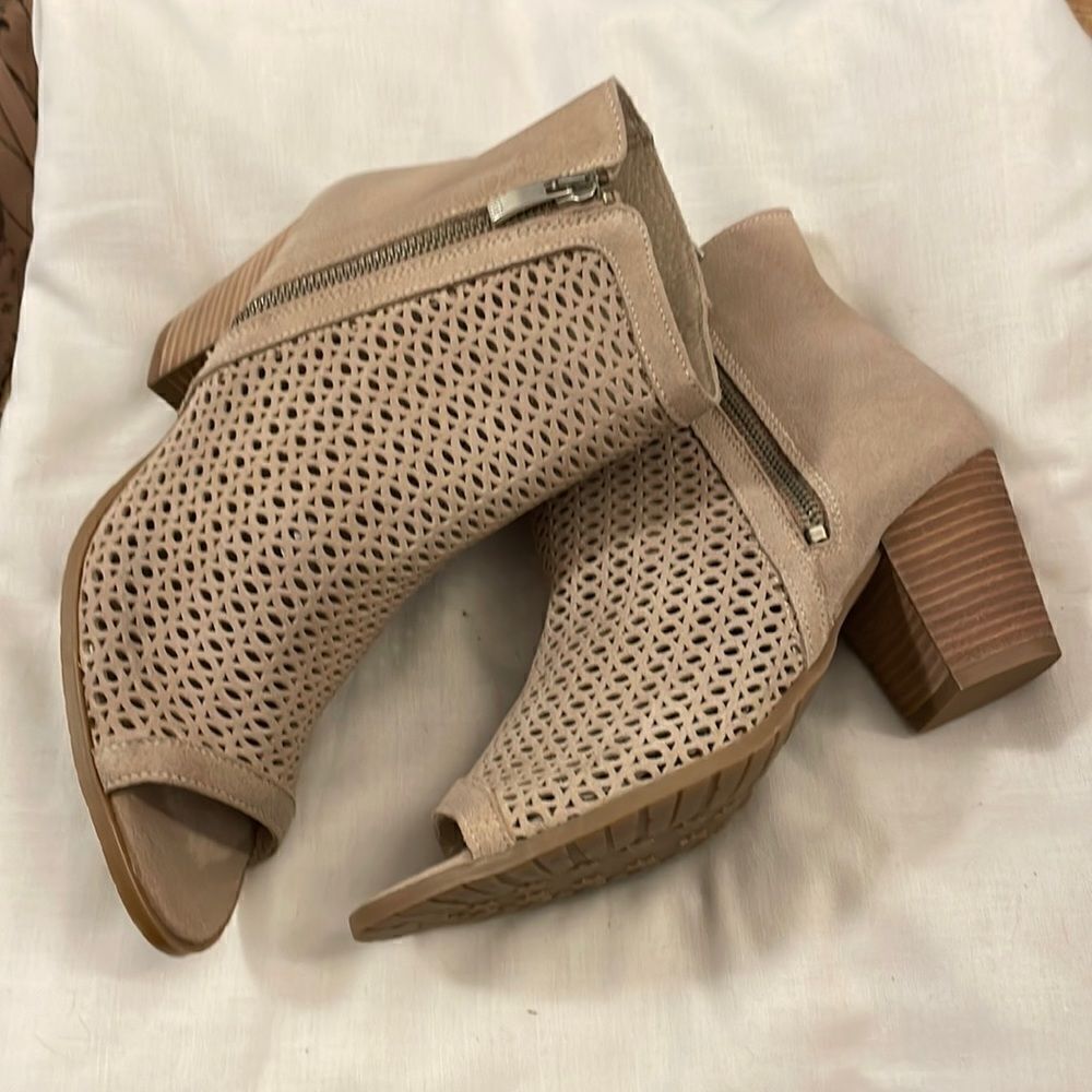 ERIC MICHAEL TAUPE OPEN YOE BOOTIES. NEW IN BOX